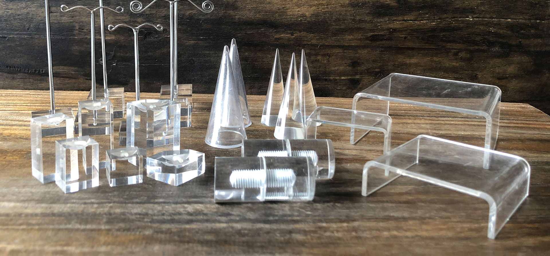 Firavaka Acrylic Display -Jayi Acrylic